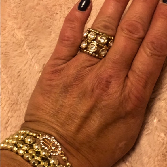 🎁✈️😊Lovely, Zirconite & Goldtone, Stretch, Fashion Ring, NWT - Picture 3 of 5